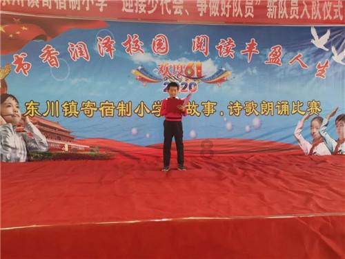 都过去四年了，别人提起当年暗恋女生他就说我不想说什么过去的事，可还老是偷偷看她还说最爱她？那我呢？